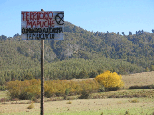 A sign posted outside Ercilla declares this land “Mapuche territory” of the “Temucuicui Autonomous Community.”